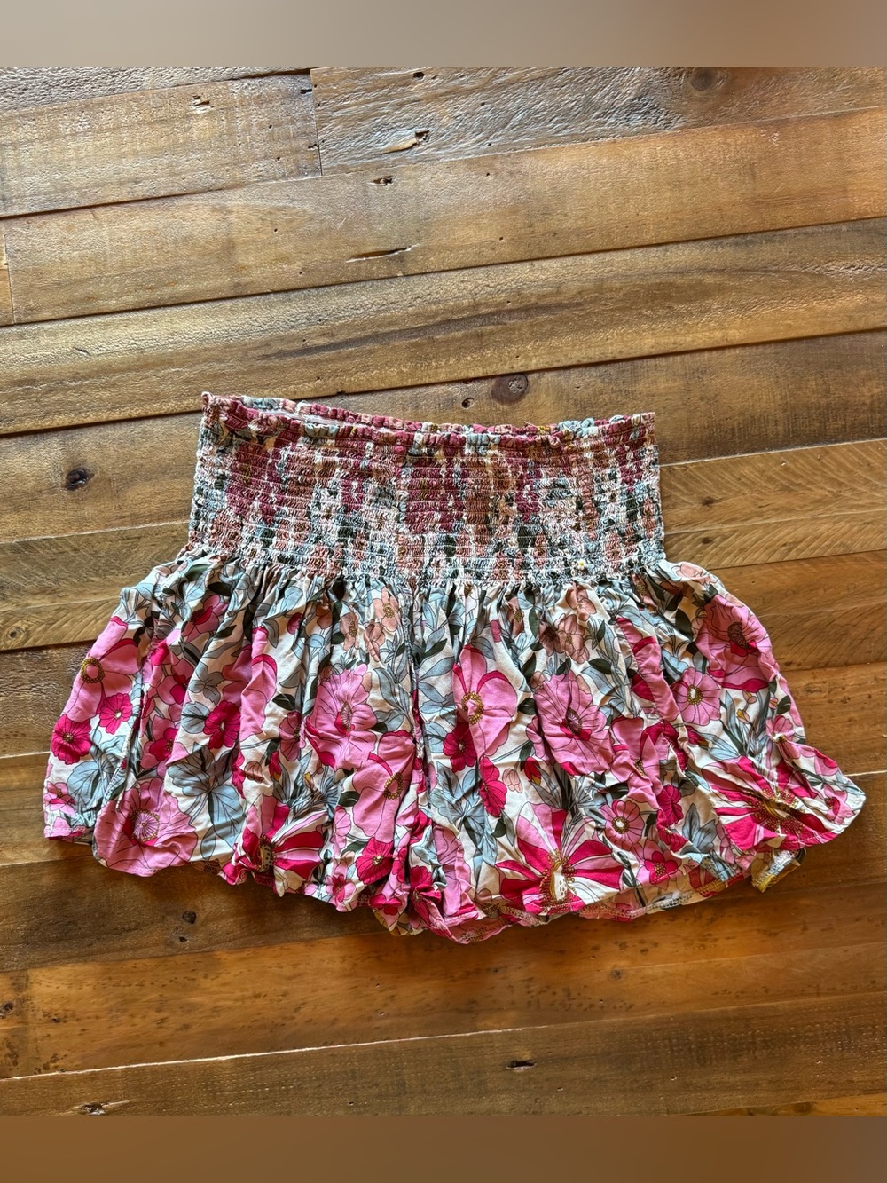 Natural Life Smocked Floral Flowy Shorts in Pink Multi. Size L/XL